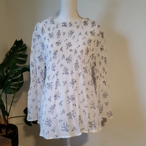 Adiva White and Blue Floral Blouse - Picture 2 of 9